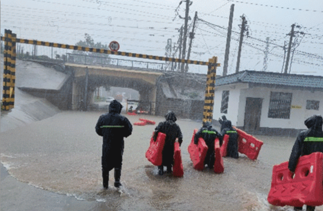 CREC Fights for Flood Control and Disaster Relief in Henan 8