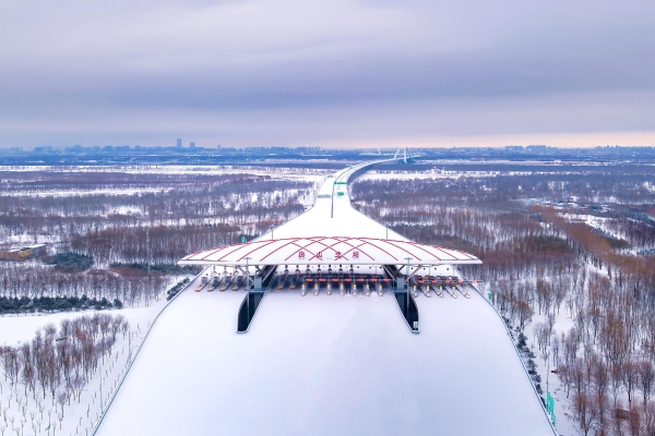 雪景下的京雄高速公路（北京段）_副本